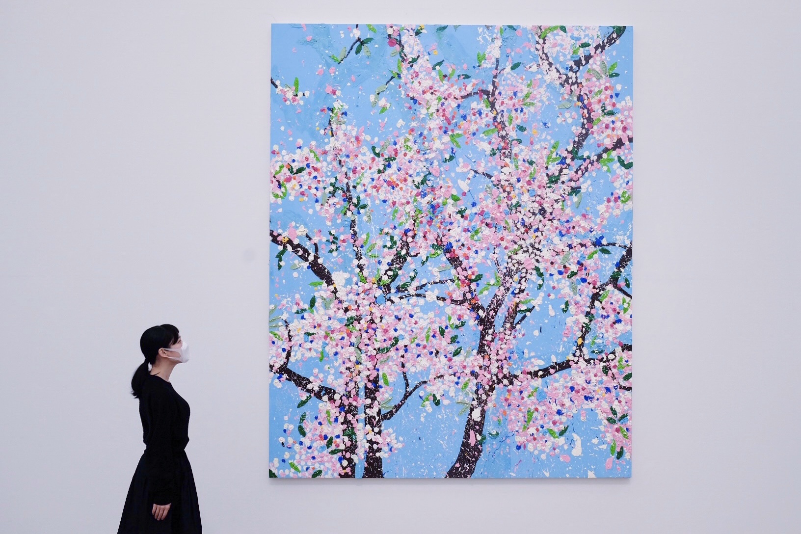 この春、美と生と死についての桜が咲き誇る「ダミアン・ハースト　桜」